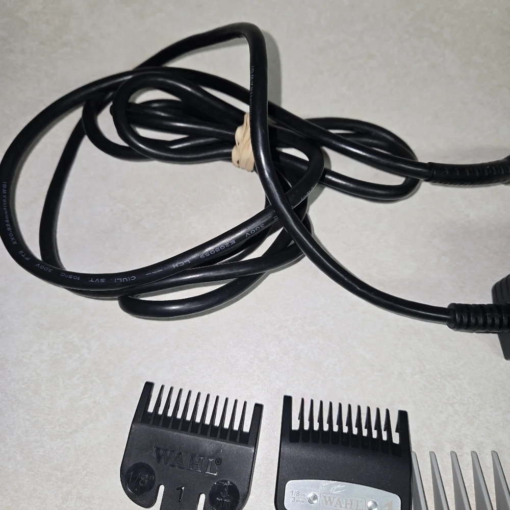 Professional Wahl Senior Black Clipper with Guards